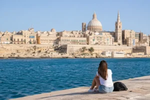 Vivir en Malta — vista de Valletta desde el paseo marítimo